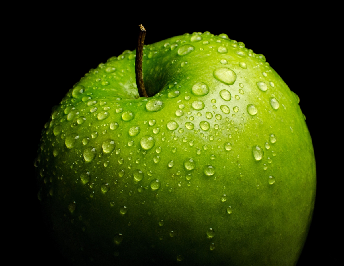 新鲜 健康 绿色苹果 澳洲青苹苹果 黑色背景 水