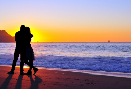 情侣海边合照图片图片