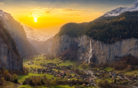 ���ز�¡�۵�ʩ�հͺ��ٲ� С��羰4K��ֽ