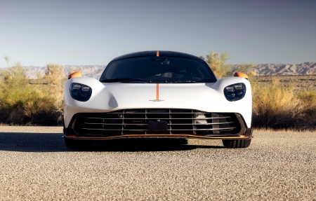 ��˹������Aston Martin Valhalla ��ɫ�ܳ�4K��ֽ