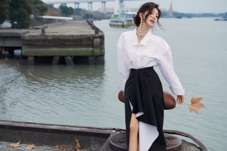 ���߰�ɫ������Ů�����4K���Ա�ֽ