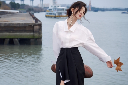 ���߰�ɫ���� ��ɫȹ����Ů����� 4K���峵����ֽ����