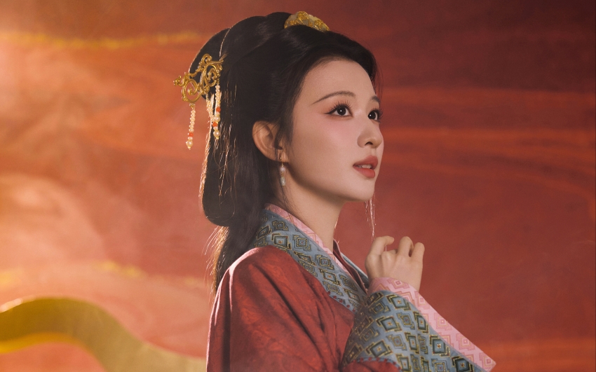 ��ɫ��װ�ŷ���Ů����Ȼ4k���Ա�ֽ3840x2400