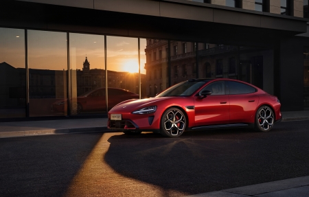 С����һ��SU7��ϼ��4K���Ա�ֽ3840x2160