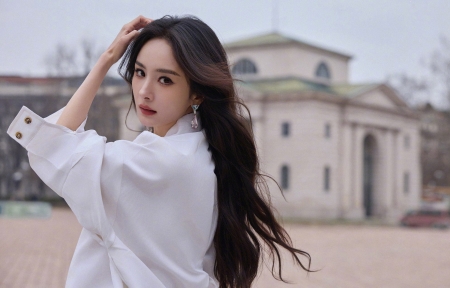 ��ɫ�·���Ů���� ��ͷ 4K���Ա�ֽ3840x2400