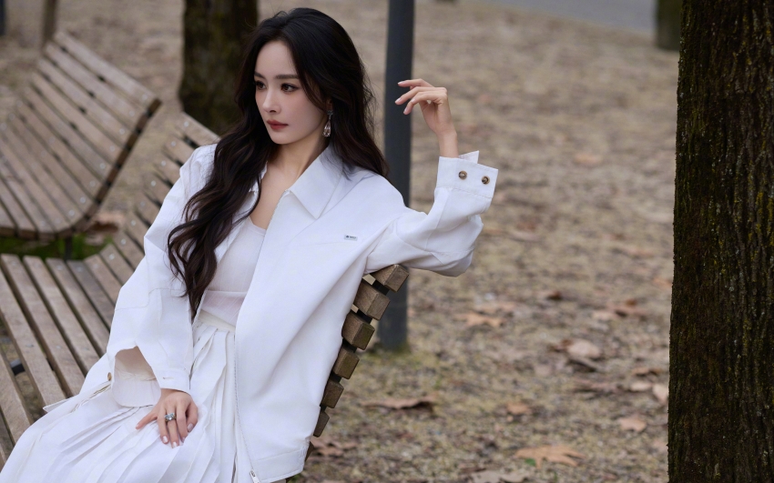 ��԰���� ���� ��ɫȹ�� Ψ������4K��Ů��ֽ3840x2400