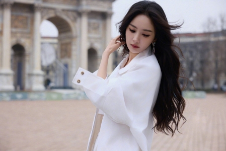 ���ݰ�ɫ�·�����Ψ�� 4K����ȫ��������ֽ