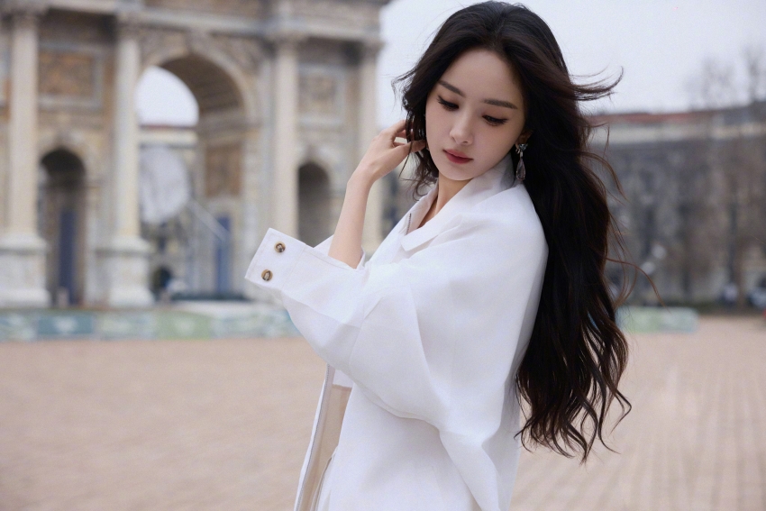 ���ݰ�ɫ�·�����Ψ�� 4K����ȫ��������ֽ